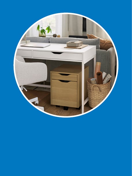 un bureau ALEX en cercle, sur fond bleu