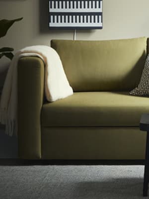 Un canapé convertible vert SKÖNABÄCK