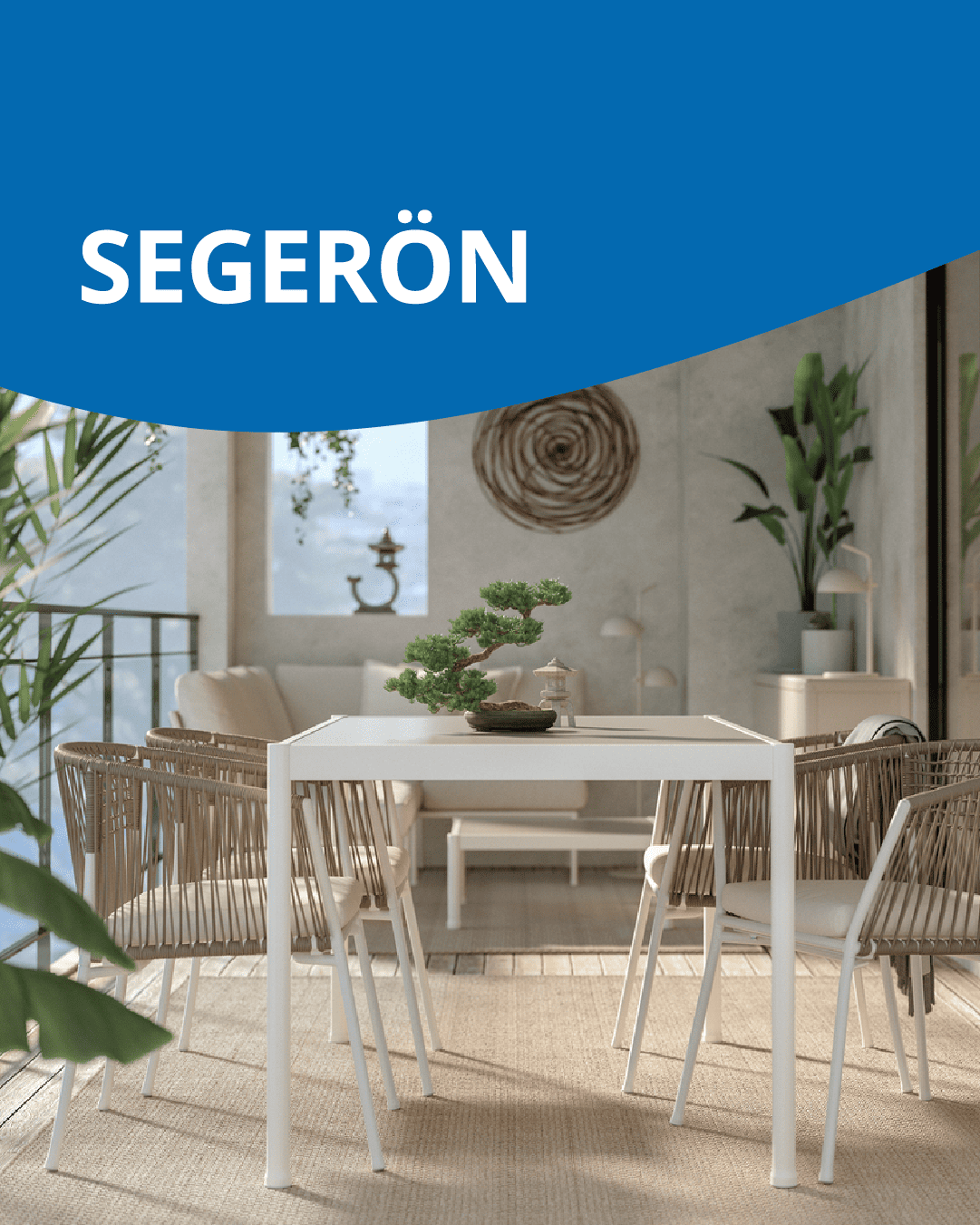 Un comedor SEGERÖN de cuatro puestos en un balcón grande.