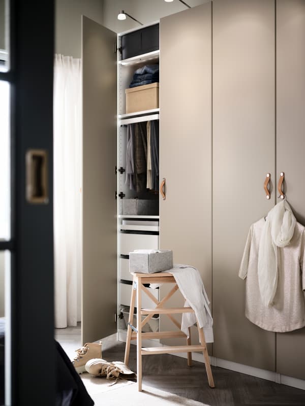 Un dressing pax avec accessoires Komplement