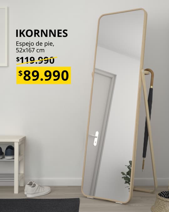 Un espejo de cuerpo completo IKORNNES con su precio especial.