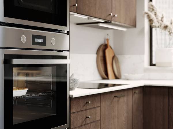 Un four à air pulsé IKEA 700 en acier inoxydable ANRÄTTA avec fonction pyrolytique