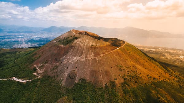 Un immagine dall'alto del parco del Vesuvio. 