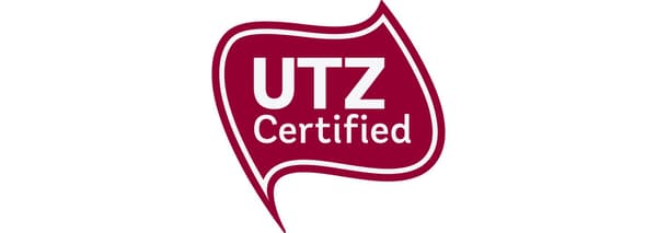Un logo rouge orné du logo « UTZ certified » blanc. Les cafés et thés IKEA bénéficient de cette certification depuis 2008.