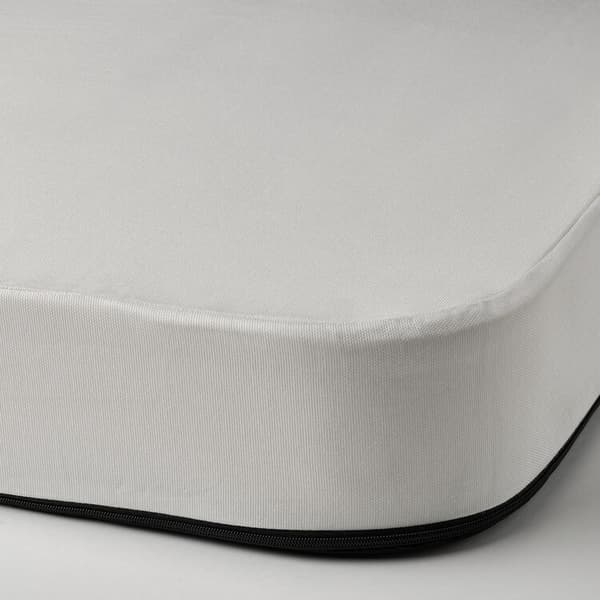 Un matelas en mousse avec ressorts ensachés NYHAMN.