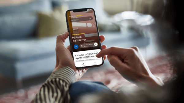 Un móvil con a app IKEA Home abierta