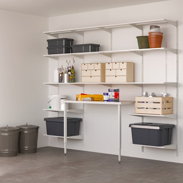 Un mur équipé de rangements BOXEL, étagères, boîtes, bacs etc.