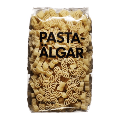 Un paquete de pasta en forma de alce PASTAÄLGAR sobre un fondo blanco.