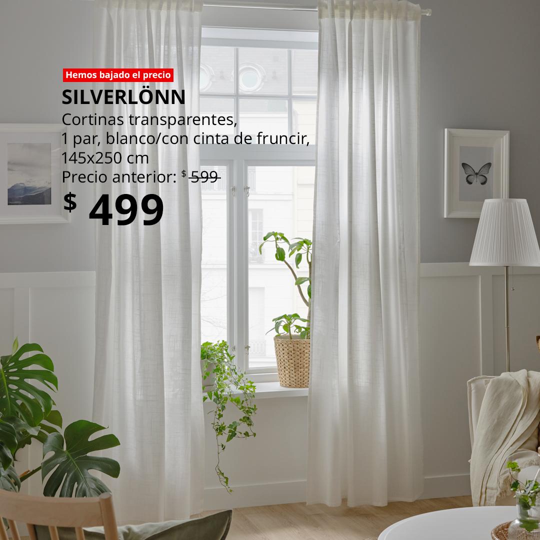 Un par de cortinas transparentes SILVERLÖNN blancas con cinta de cabecera.