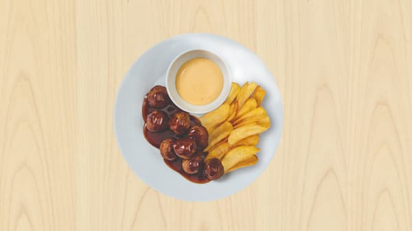 Un piatto di polpette Vegetali e Quali con salsa BBQ coreana accompagnate da patatine fritte e una cremosa salsa cheddar. 