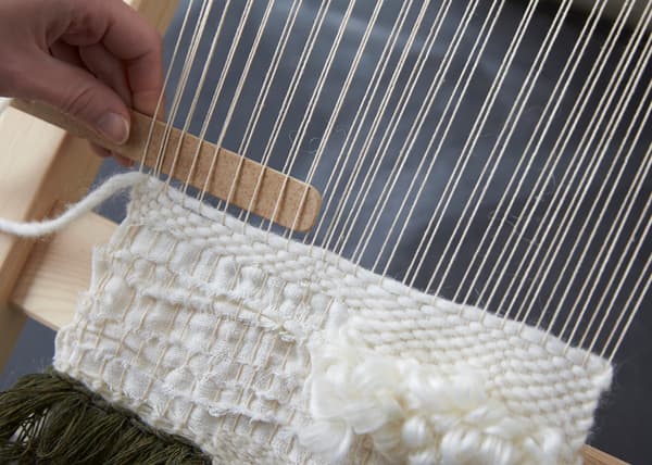 Un progetto di tessitura a mano per liberare la creatività. Quest'immagine mostra la tecnica base della tessitura - IKEA