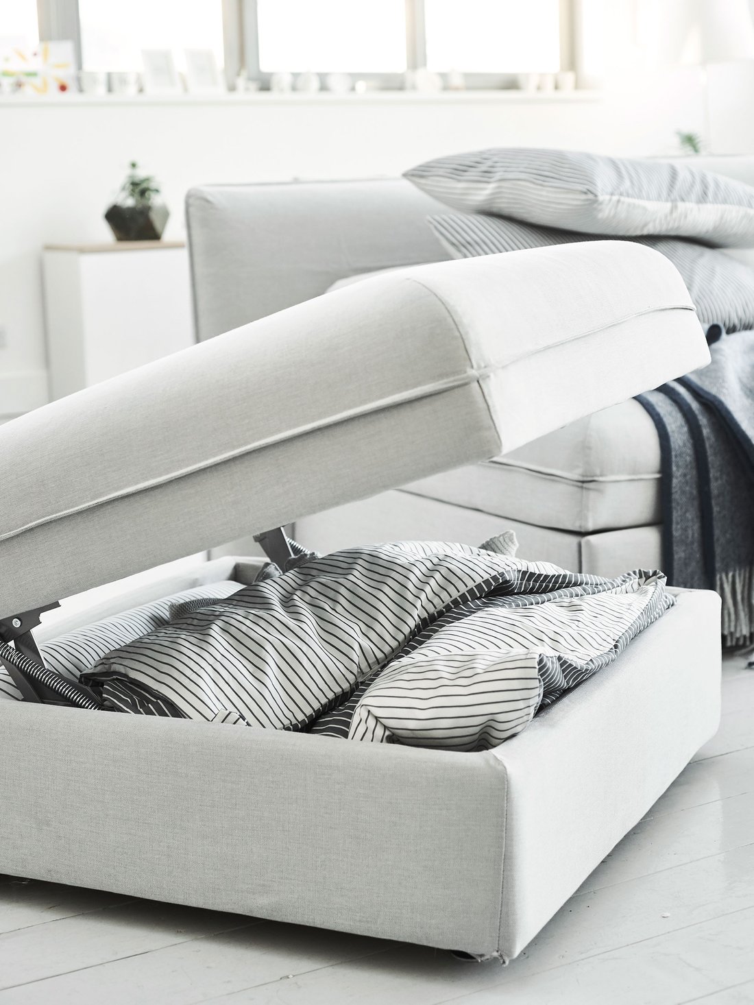 Vista a un hogar: cinco maneras de poner un sofá - IKEA