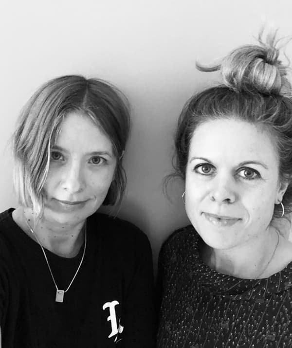 Un retrat en blanc i negre de les decoradores Emma Persson Lagerberg i Emilia Ljungberg.