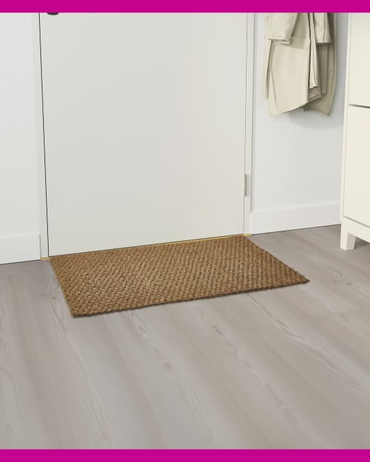 Un tapete para entrada en el ingreso de un apartamento.