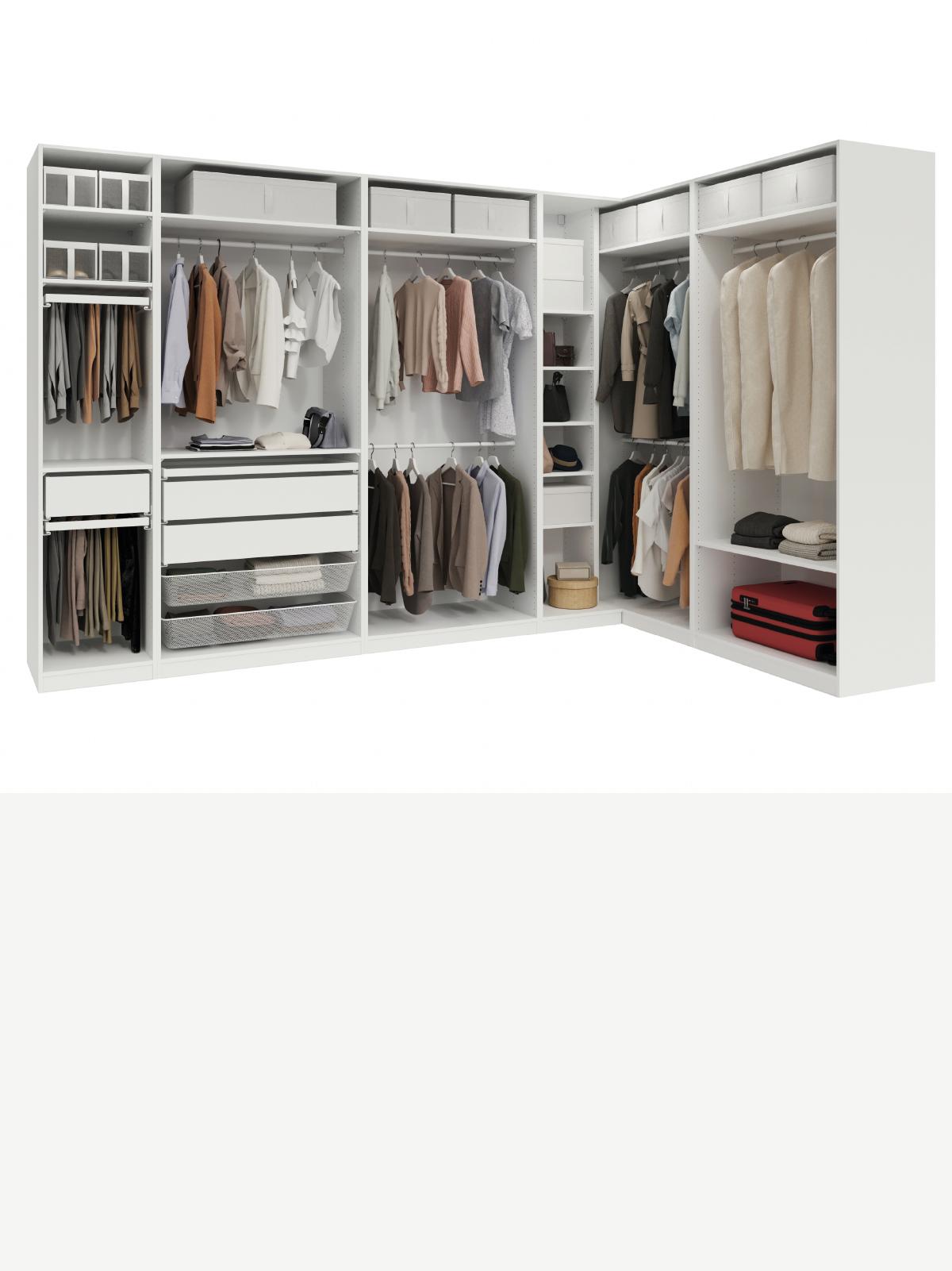 Una cabina armadio arredata con armadi PAX senza ante e con accessori KOMPLEMENT