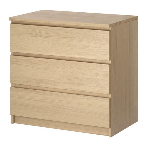 Una cajonera de 3 cajones de color madera sobre un fondo blanco.