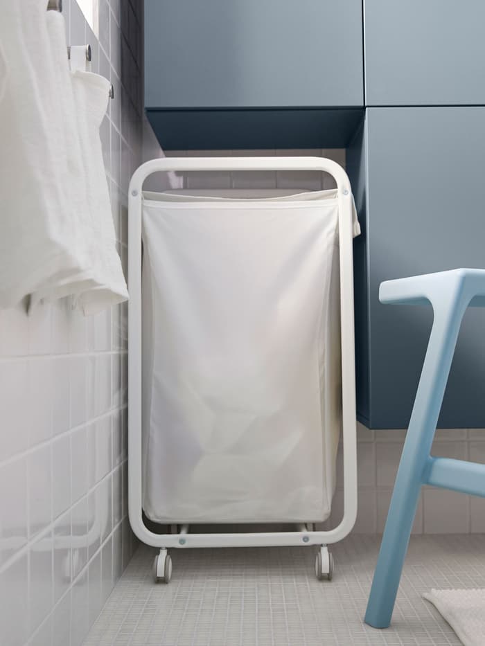 Diseña un baño pequeño con mucho espacio para guardar cosas - IKEA