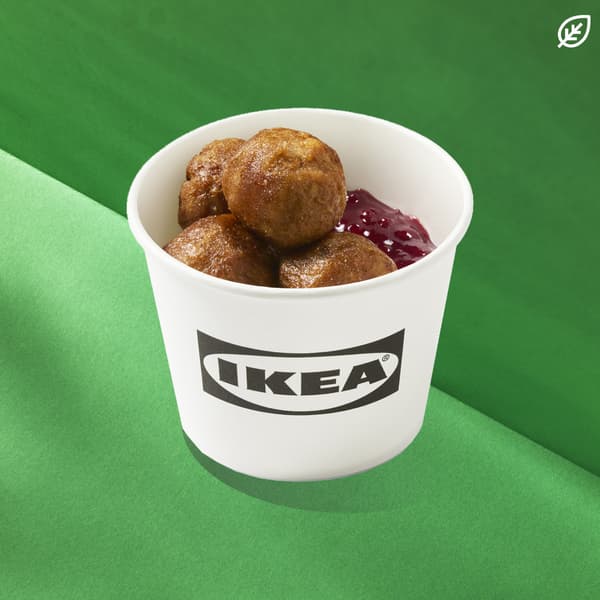 Una coppetta di polpette VegeTali e Quali con salsa ai mirtilli. 