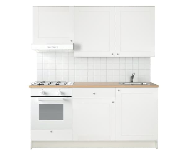 Una cucina KNOXHULT bianca con cornice ed elettrodomestici bianchi.