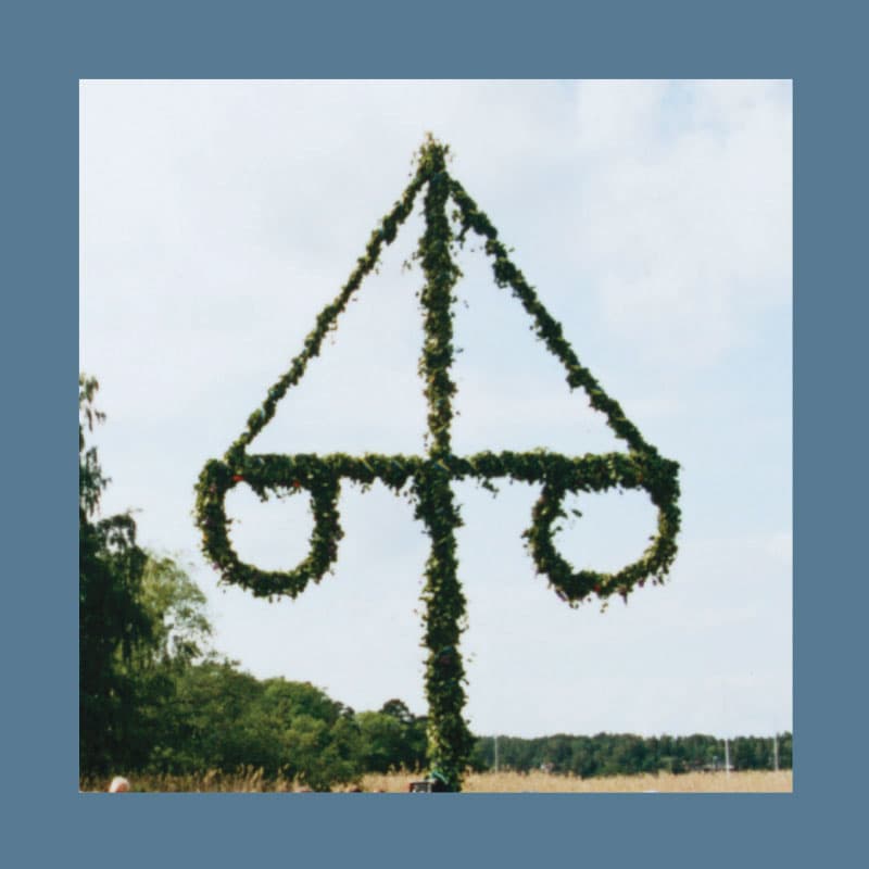 Una decorazione verde realizzata in occasione del Midsommar.