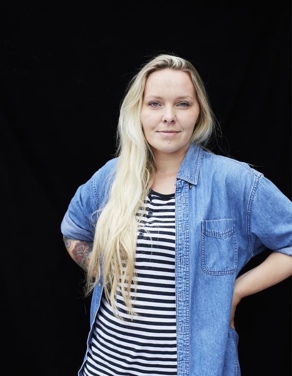 Una foto a mezza figura di Pati.