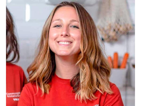 Una foto frontale di Andreana.