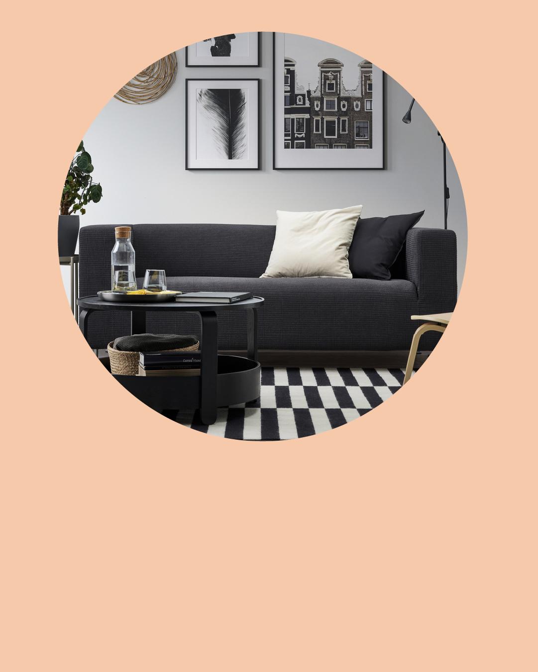 Una imagen damasco conun círculo al medio y un sofá 2 cuerpos.