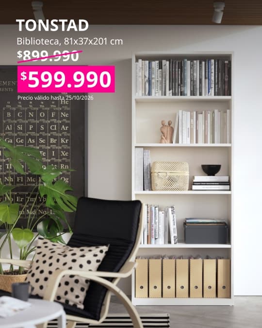 Una librería TONSTAD color blanco en la sala de estar.
