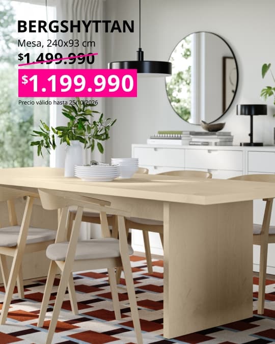 Una mesa BERGHYTTAN en un comedor