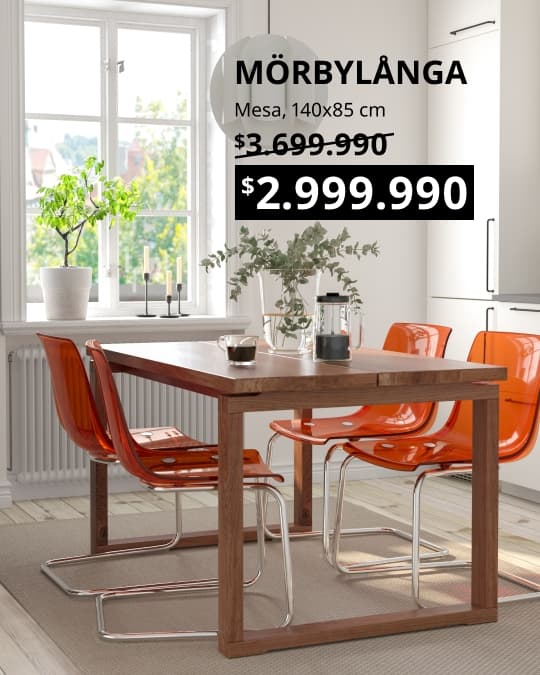 Una mesa de comedor MÖRBYLÅNGA.