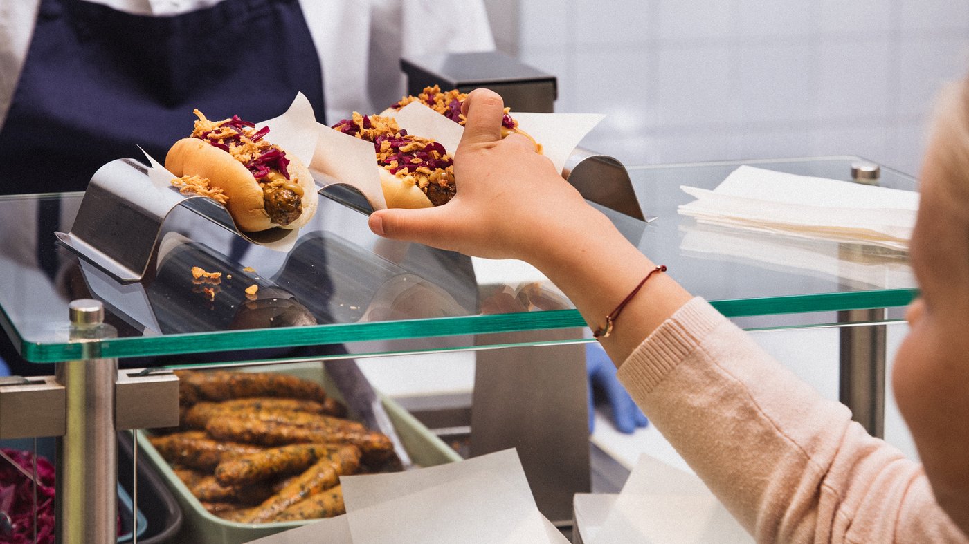 ¡Un hot dog con salchicha vegana! IKEA México IKEA