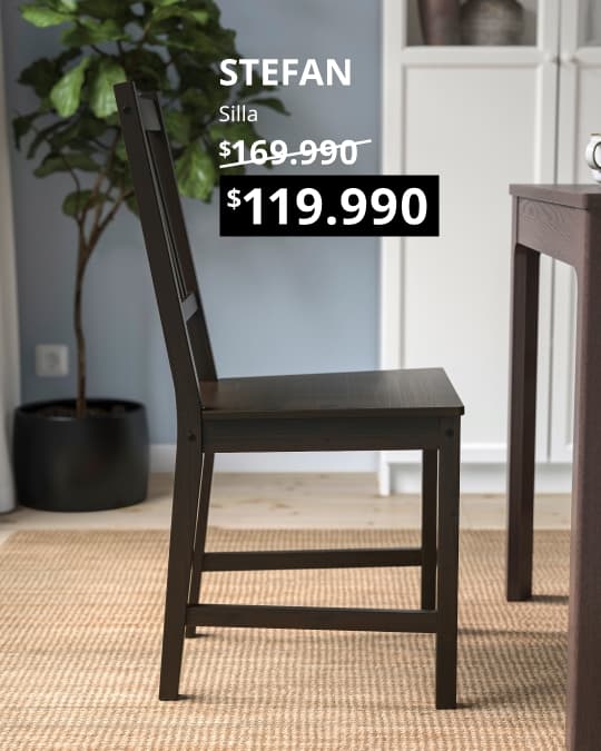 Una silla de comedor STEFAN negra.