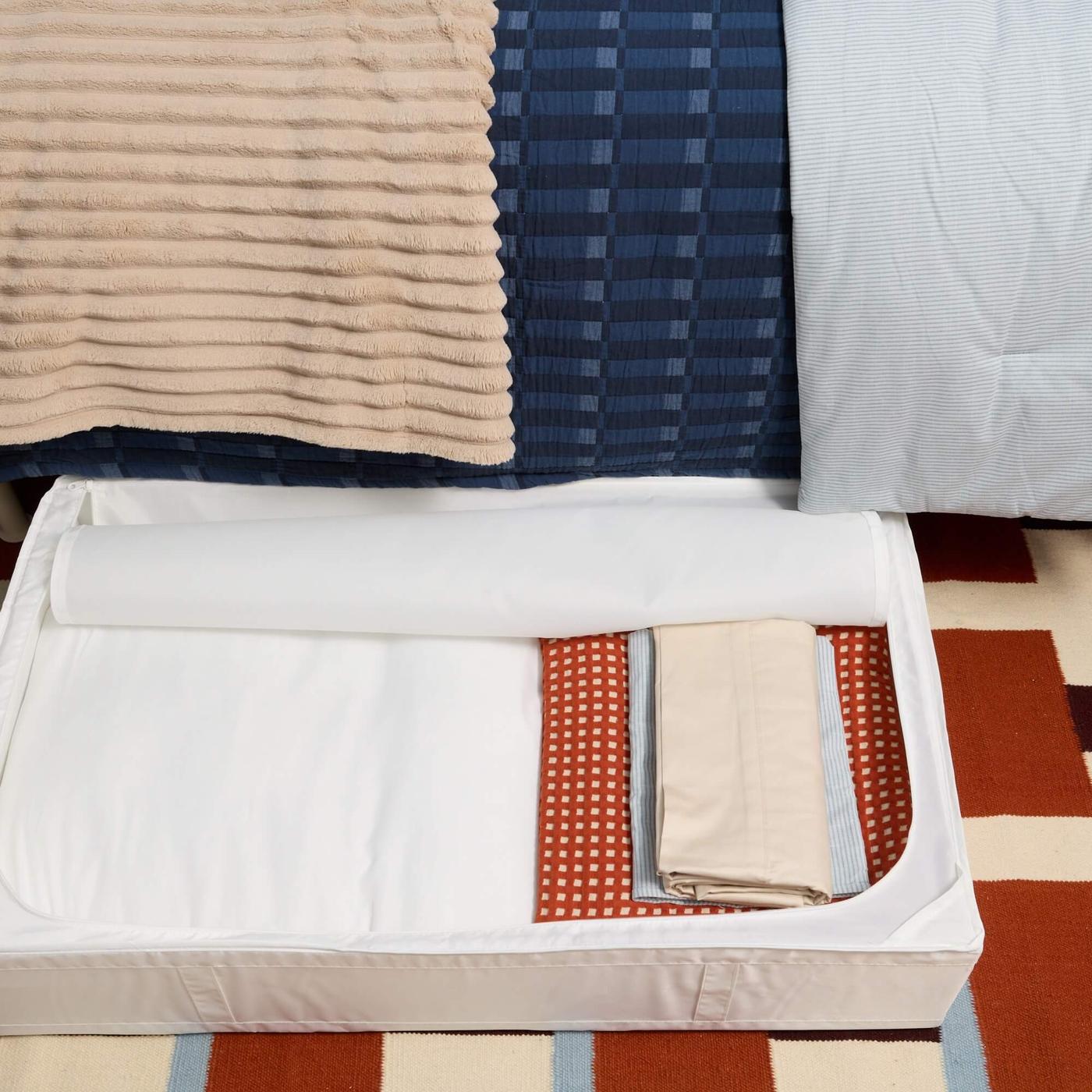 Undr bed storage
