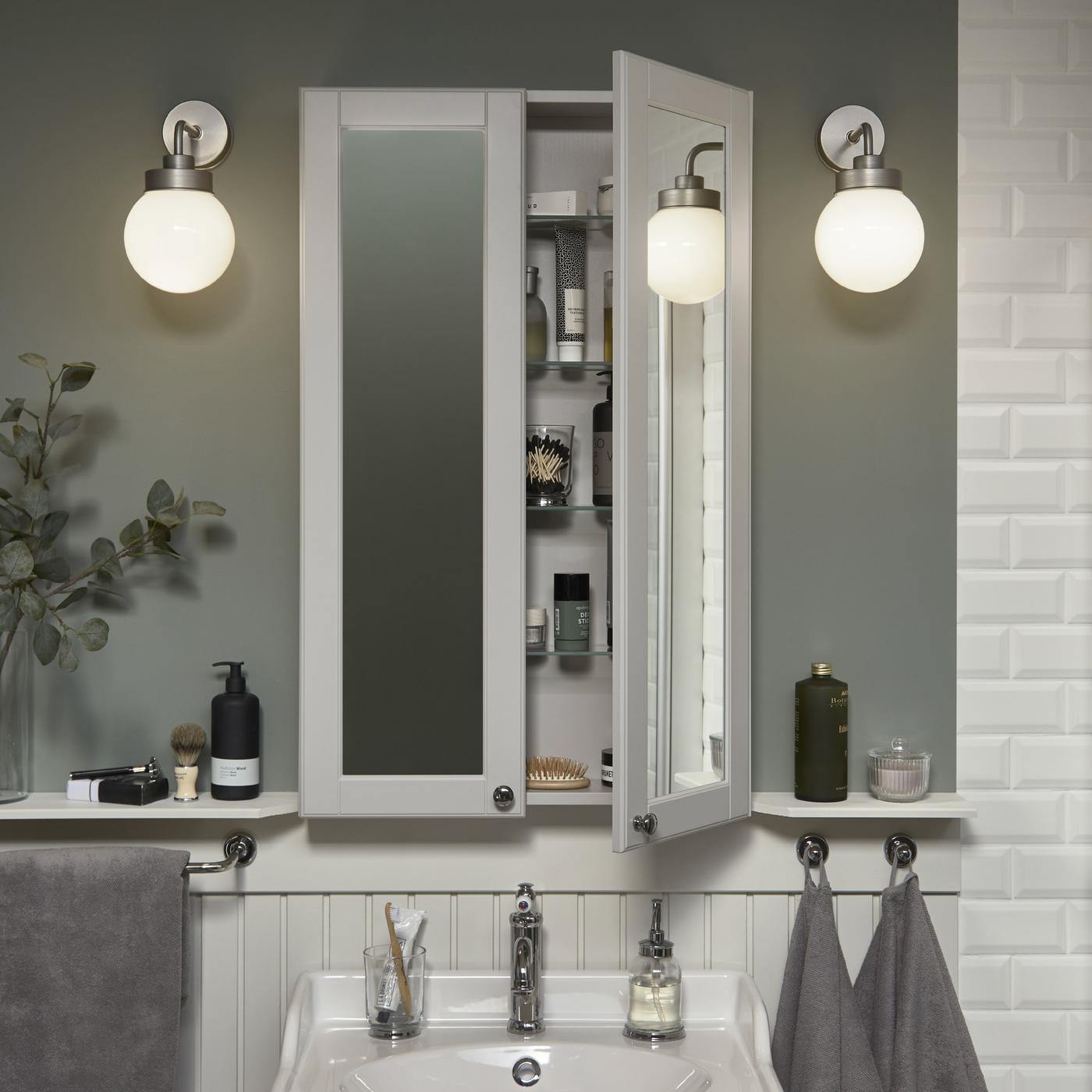 Une salle de bain ordonnée IKEA