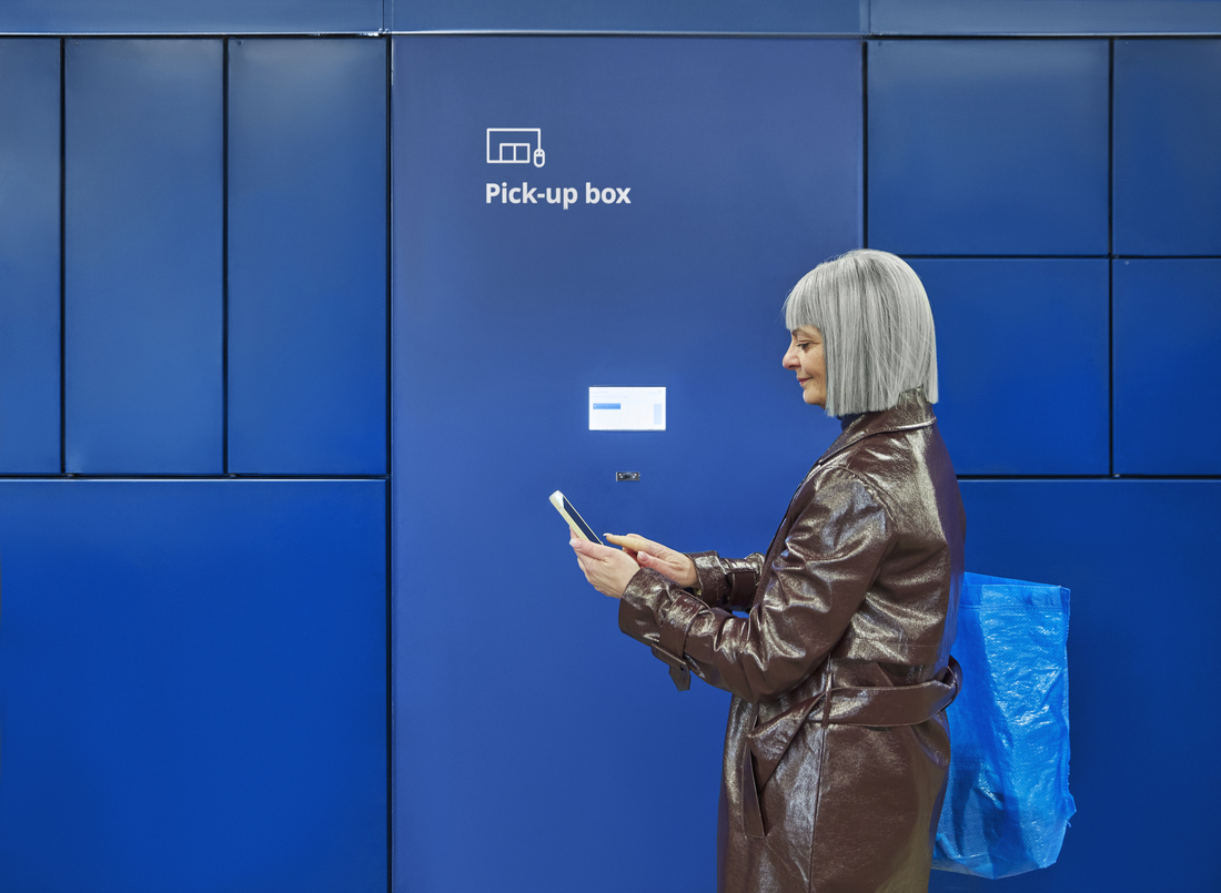 une cliente venant récupérer son click and collect