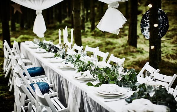 Une fête de mariage inoubliable à réaliser soi-même: le décor pour le repas