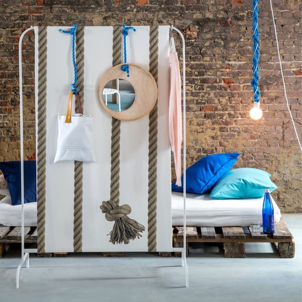 une nouvelle destination pour le portemanteau de votre ancienne chambre d'étudiant