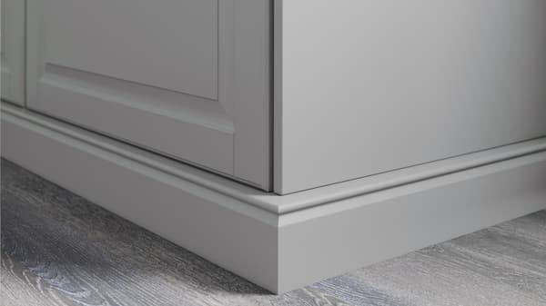 Une porte BODBYN grise dans la cuisine