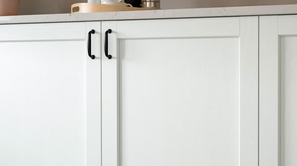 Une porte ENKÖPING en bois blanc
