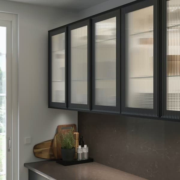 Une porte vitrée HEJSTA anthracite/verre dépoli