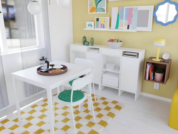 Une salle à manger moderne avec chaise VIHALS