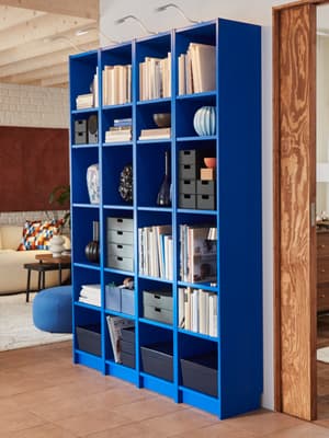 Une solution de rangement BILLY bleue