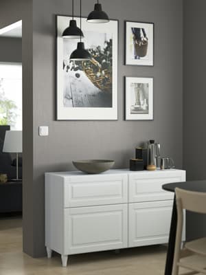  Une solution de rangements BESTA et des portes SMEVIKEN.