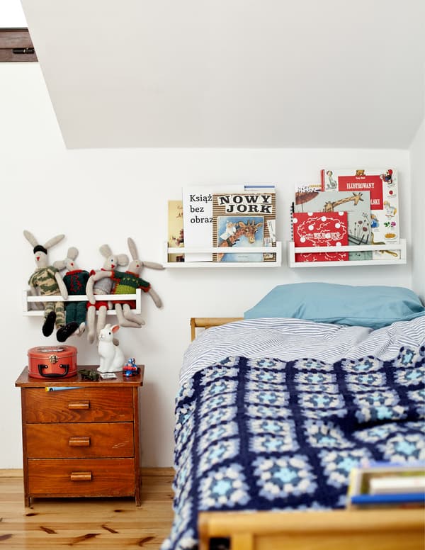 Use a spice rack for magazines