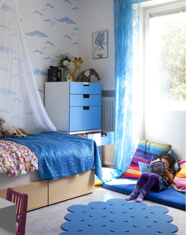 Use your child’s favourite color to create a personalised color scheme.