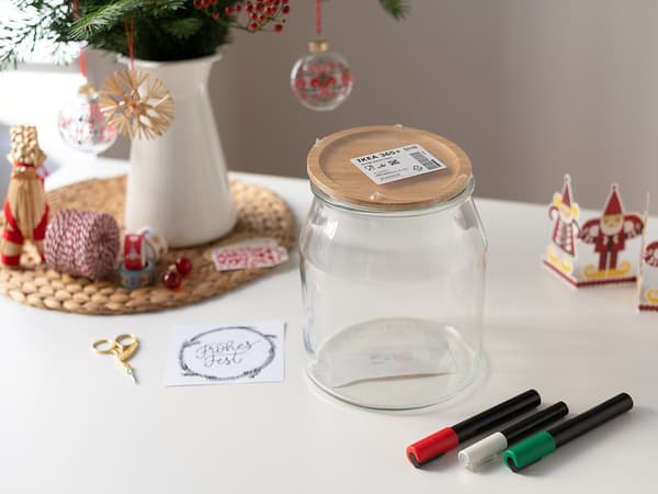 Utensilien für die nachhaltige Geschenkverpackung aus Glas.