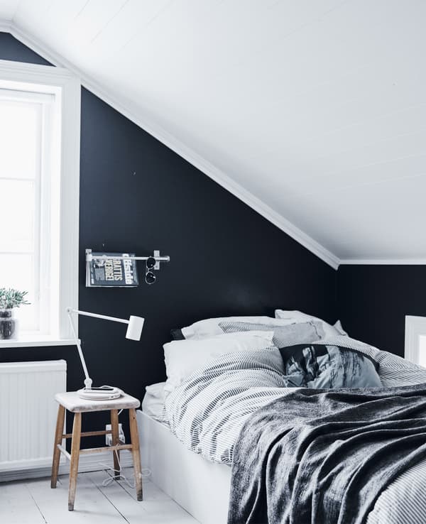 Utilisez un porte-serviette comme élément de rangement.