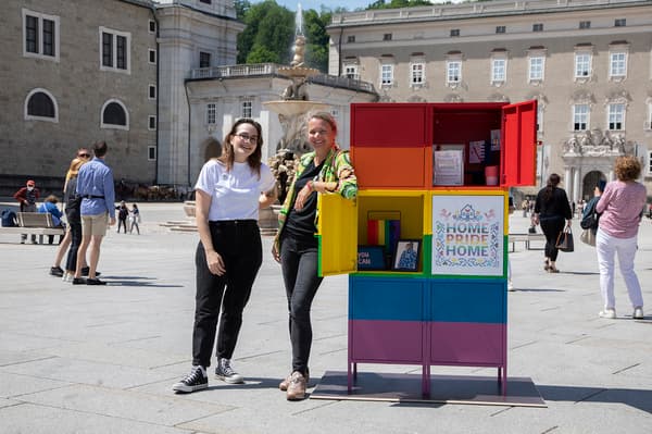 V.l.n.r. : Bei der Station in Salzburg waren Selen Özgür (Koordinatorin  COURAGE Salzburg) und Nicole Steger ( Equality, Diversity & Inclusion Leader IKEA Österreich) vor Ort mit dabei 