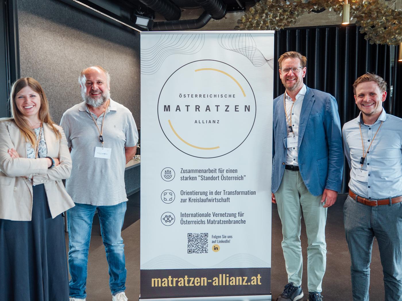 v.l. Verena Judmayer, Schriftführerin ÖMA, MATR; Florian Thalheimer, Sustainability Manager, IKEA Österreich; Roman Eberharter, Obmann ÖMA, Betten Eberharter, Michael Bednarek, Kassier ÖMA, NEVEON