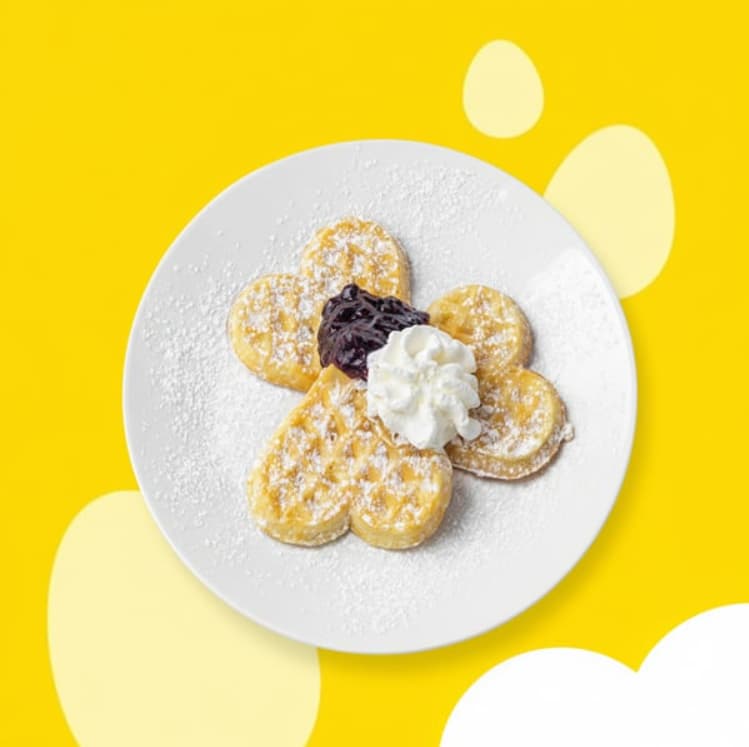 Vafle ve tvaru srdcí s džemem a šlehačko